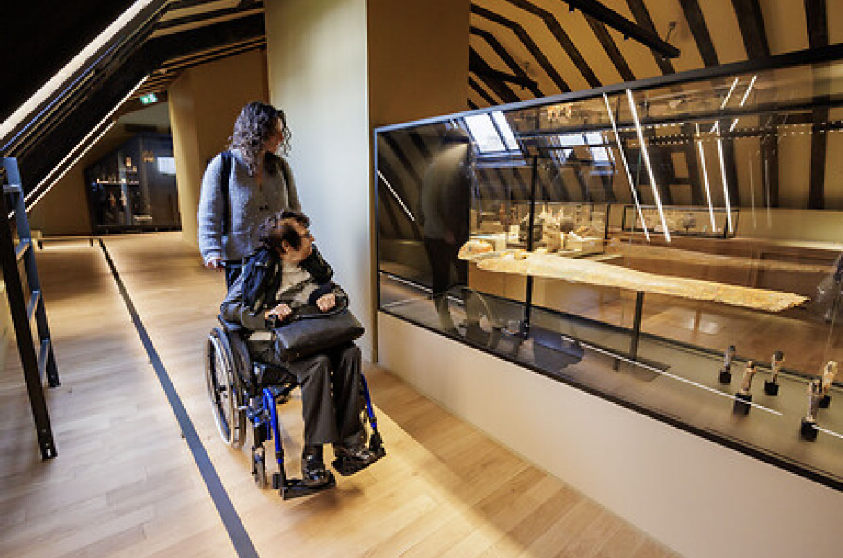 Le mus&eacute;e est int&eacute;gralement accessible aux personnes &agrave; mobilit&eacute; r&eacute;duite.